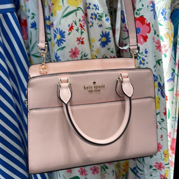 Kate Spade Madison Saffiano Leather Small Satchel
COLOR:
Conch Pink
NWT - Picture 14 of 16